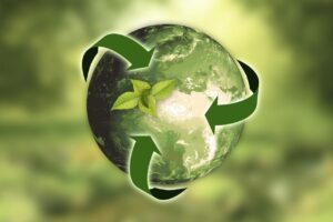 planeta Terra envolvido com o símbolo da reciclagem, gcc