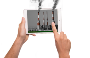 tablet mostrando imagem de indústria emitindo carbono